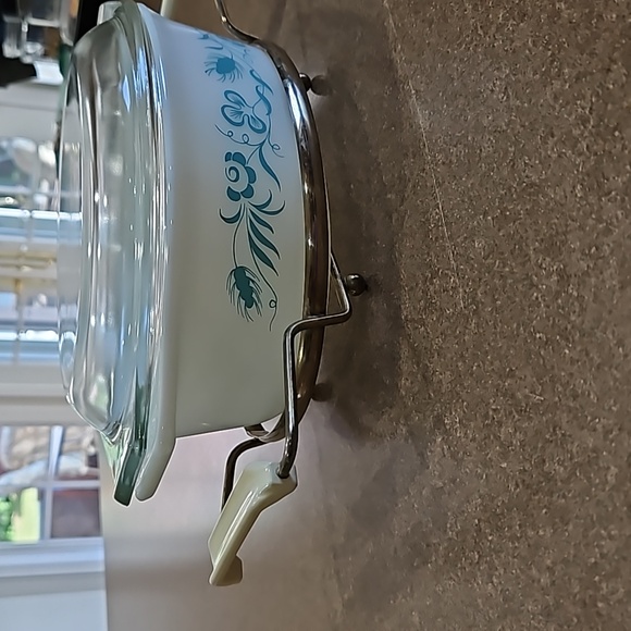 Vintage Pyrex 1.5 Qt "Meadow" Casserole!!! - Picture 3 of 17